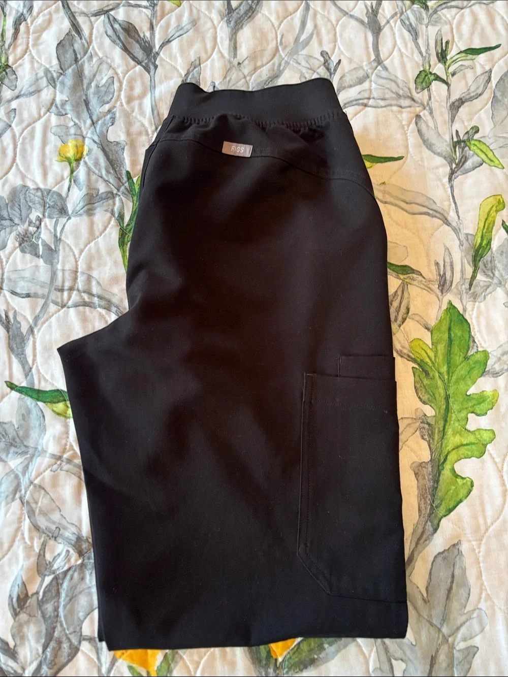 Figs Women’s Black Scrub Set